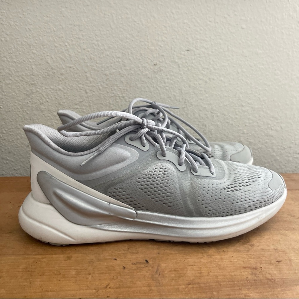 Lululemon BlissFeel Run Running Shoes Womens Size 7.5 Silver Drop Alpine White
